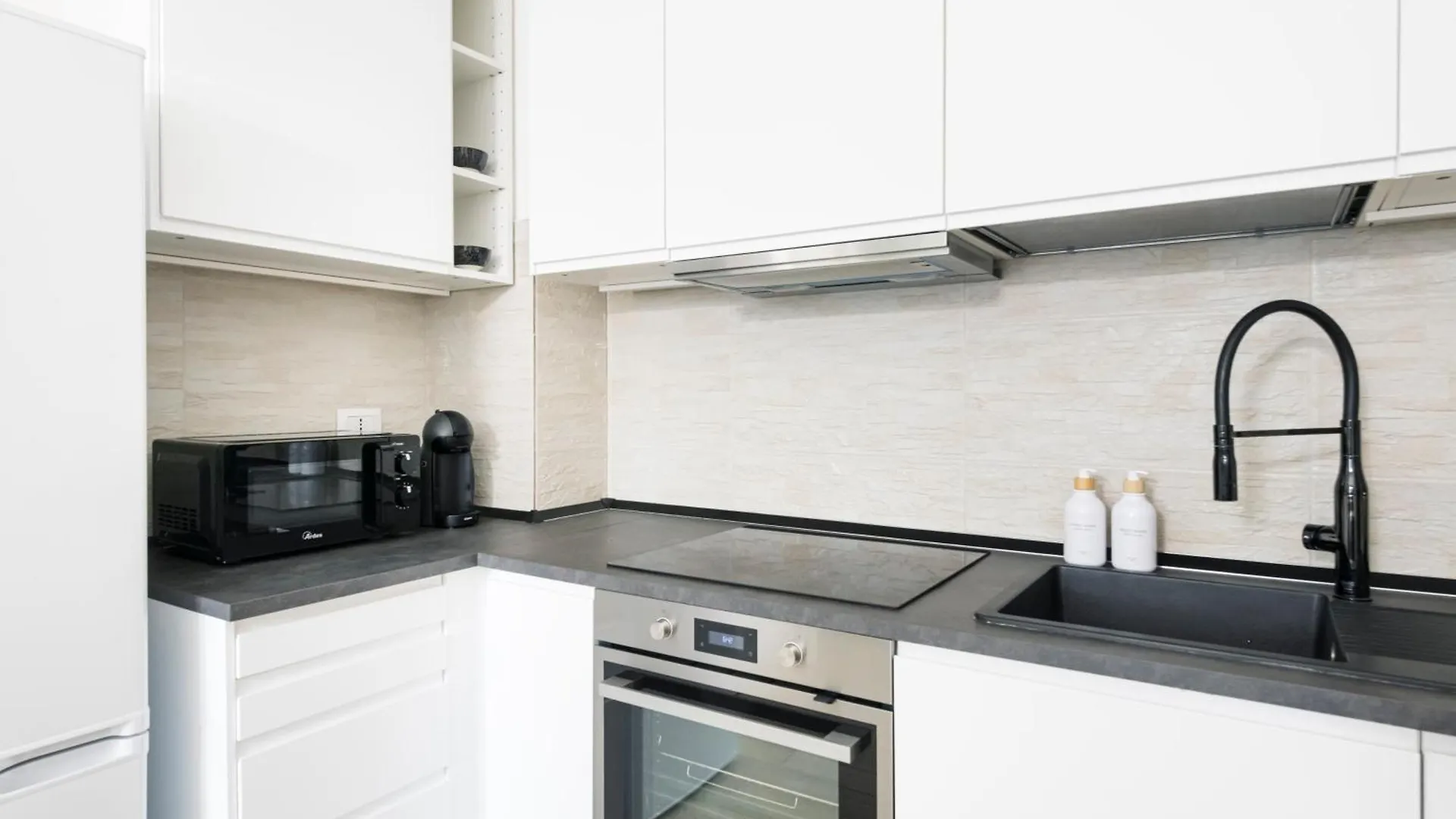 Easylife - Comodo Trilocale In Porta Romana Milan Italy