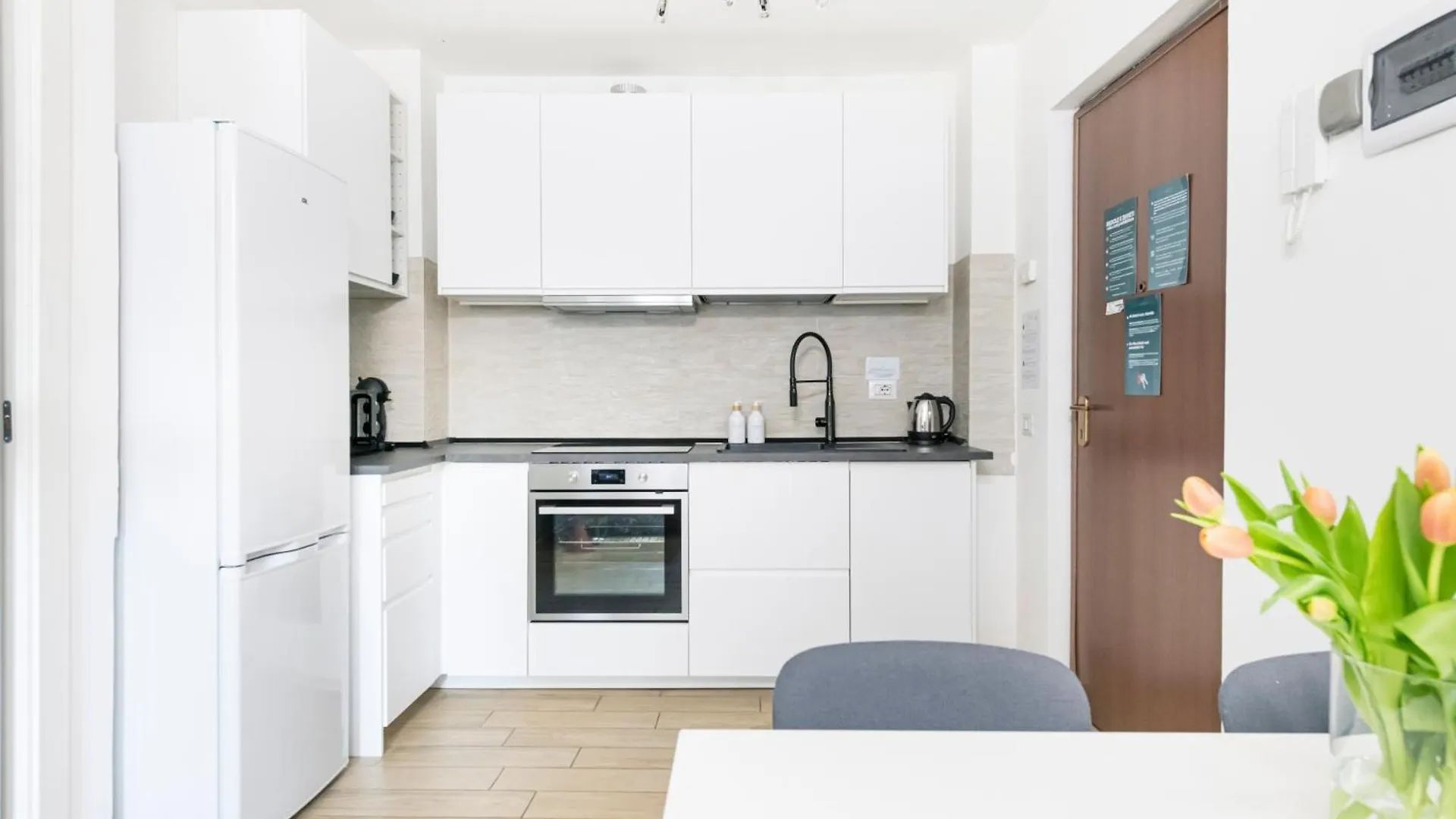 Easylife - Comodo Trilocale In Porta Romana Milan